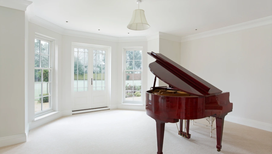 relocation millitary piano in house
